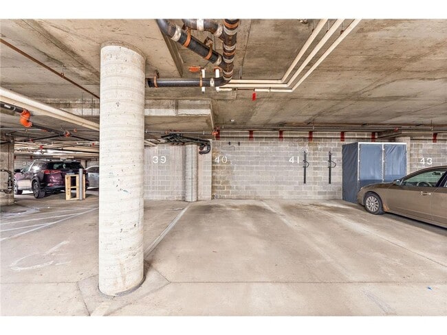 Building Photo - 2650 University Ave W