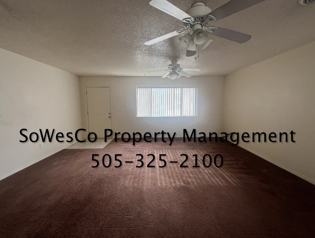 Building Photo - Large Home on West Side of Town