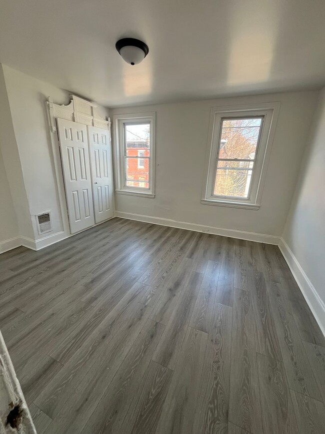 Building Photo - Beautiful Home - North Philadelphia