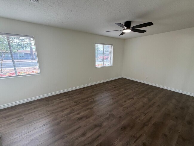 Building Photo - 1244 E Susan Ln