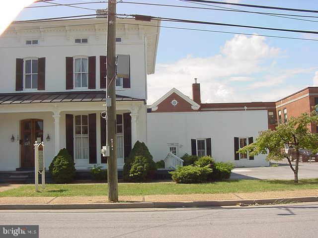 Building Photo - 106 Chester St