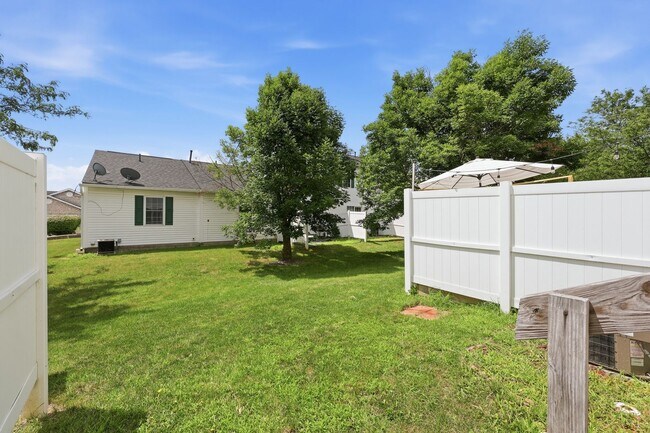 Building Photo - 4659 Parrau Dr