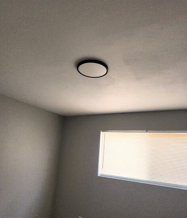 Building Photo - Updated 1BR in North Phoenix – New Kitchen...