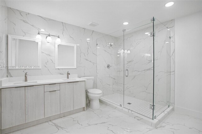 Building Photo - 630 W 72nd Pl