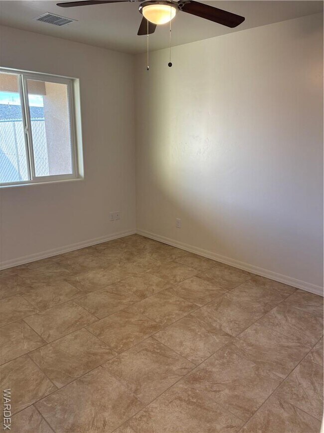 Building Photo - 981 Calumet Ave