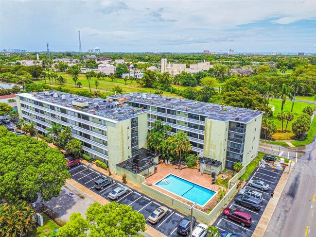 Building Photo - 1425 Arthur St