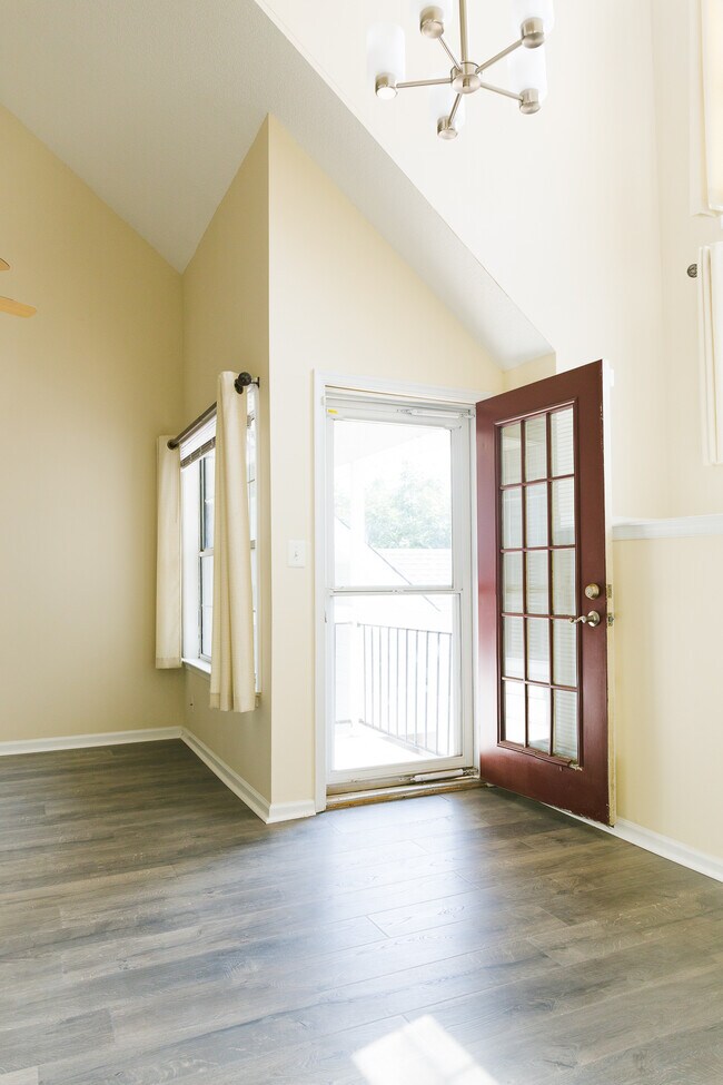 Building Photo - 14049 Vista Drive