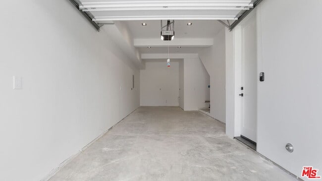 Building Photo - 10842 Peach Grove St