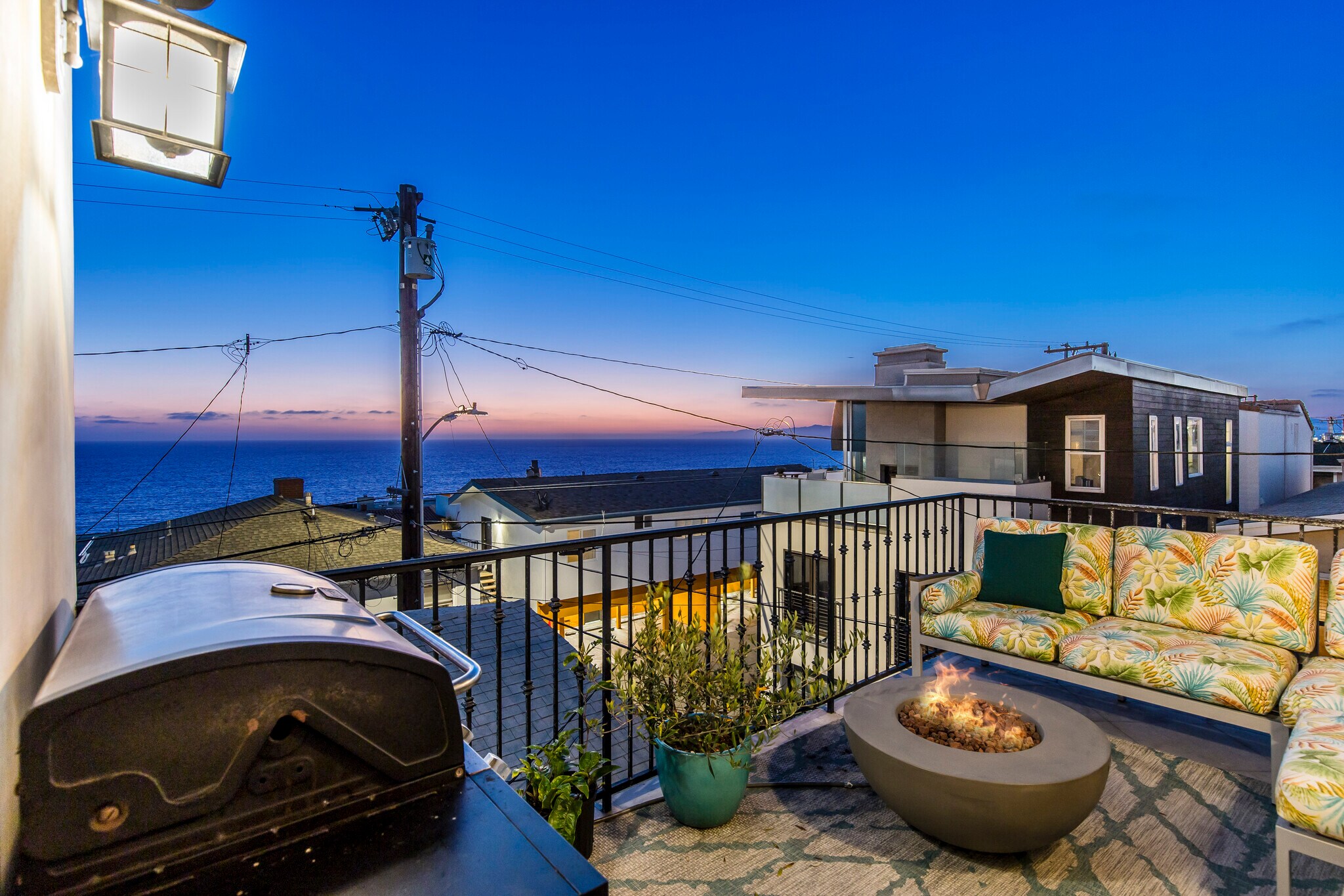 3rd floor deck - 320 33rd Pl