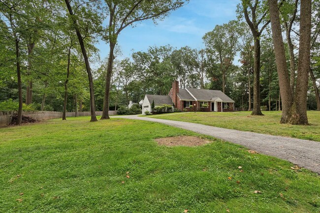 Building Photo - 6 Bedroom/3 Bathroom Available in Wayne!