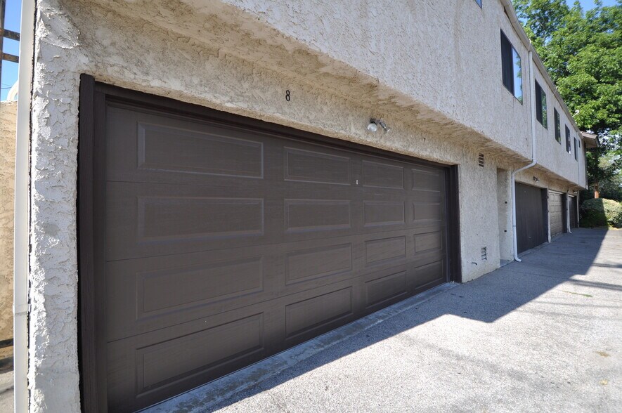 Building Photo - 5617 Woodman Ave