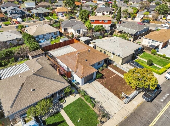 Building Photo - Beautifully Remodeled 3 Bedroom Home Near Stanford & Major Tech Campuses!