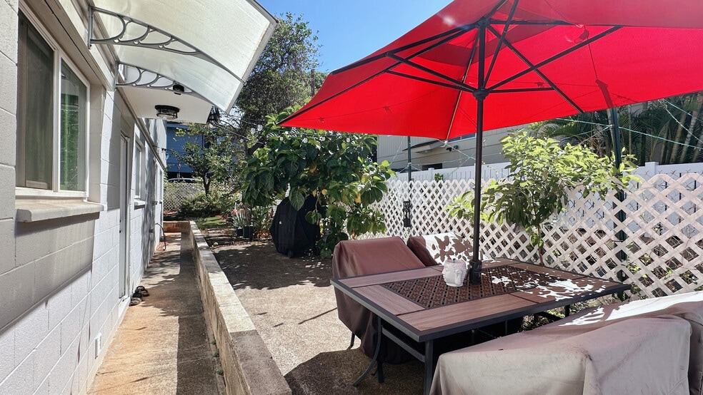 Building Photo - 3368 Maunaloa Ave