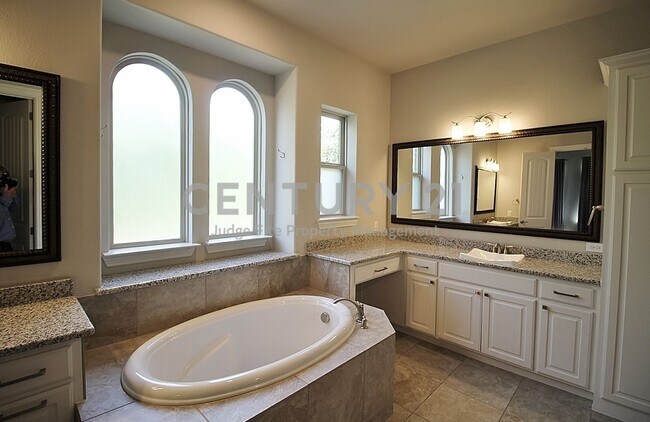 Building Photo - Luxury 2-Story 4/3.5/3 in Heath Yacht & Golf Club For Rent!