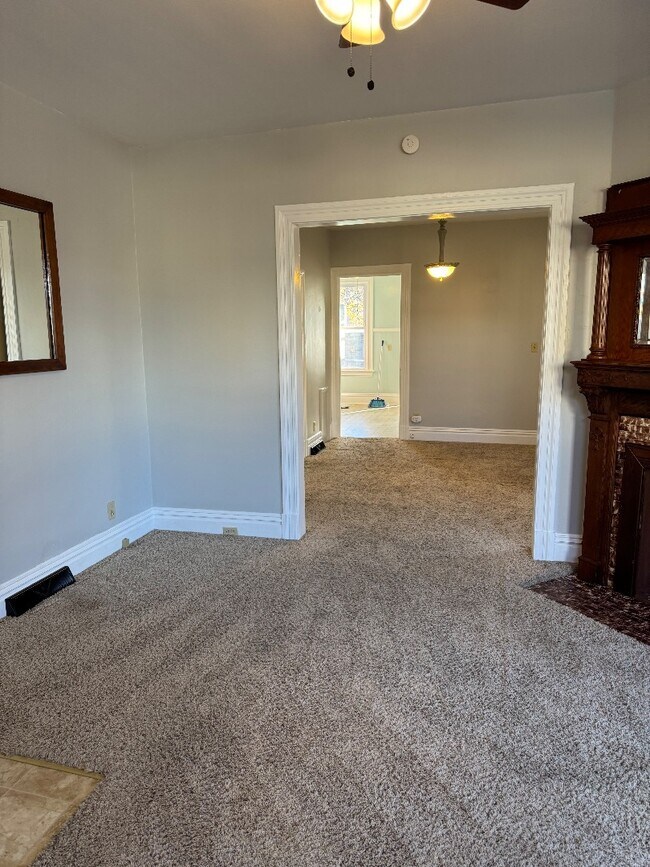 Building Photo - 374 Pine St