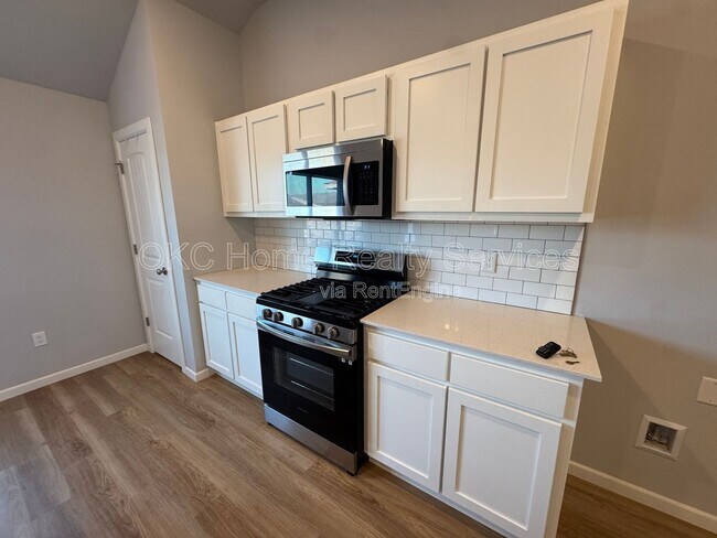 Building Photo - 928 Dusky Valley Ln