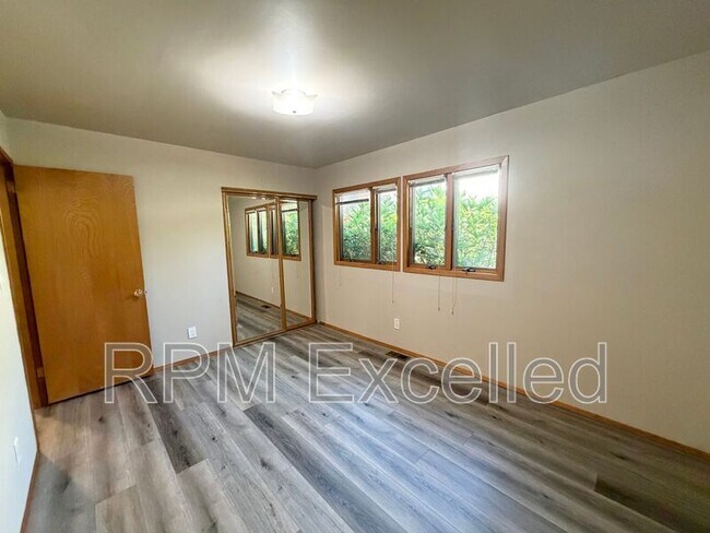 Building Photo - 30827 21st Ave SW