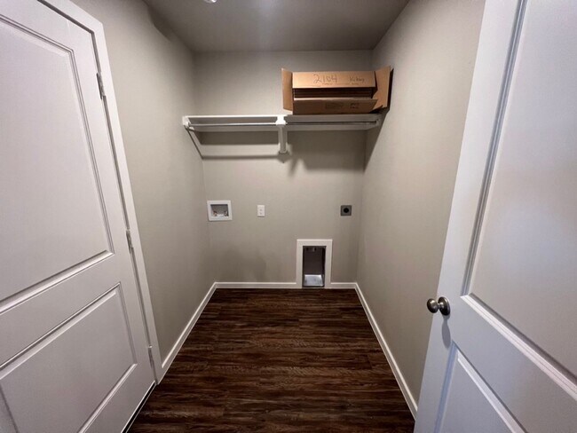 Building Photo - Rare 3 Bedroom In Frenship ISD!