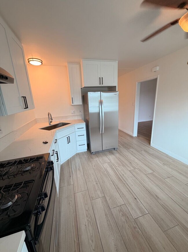 Building Photo - Completely Remodeled 2 Bed, 1 Bath in San Pedro w/ Garage Parking!