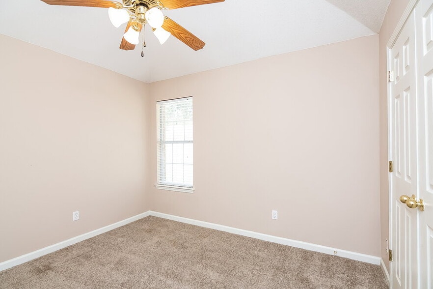 Building Photo - 155 Garden Springs Dr