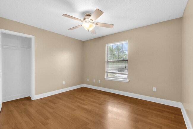 Building Photo - 879 Van Dyke Dr