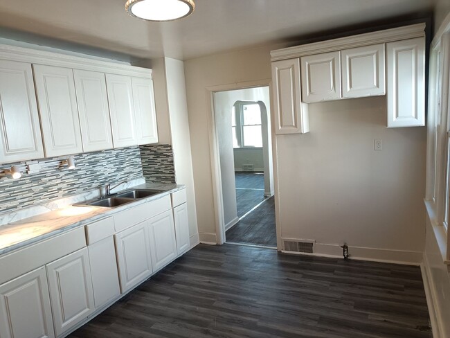 Primary Photo - 3 Bedroom Single Family Home with Off stre...