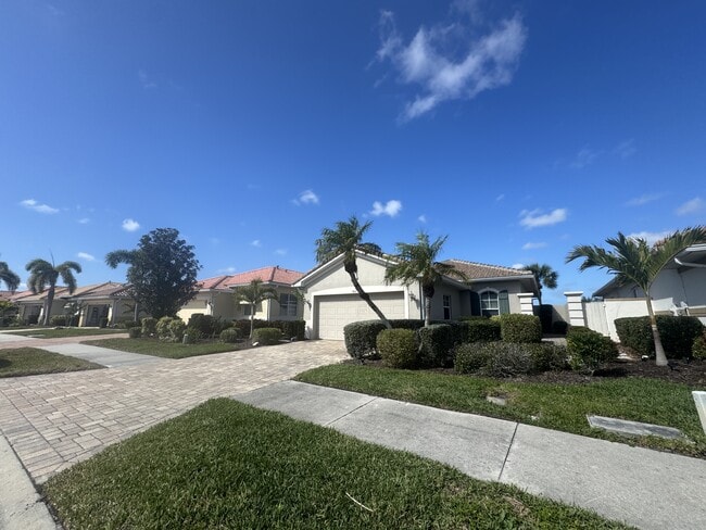 Building Photo - 462 Montelluna Dr