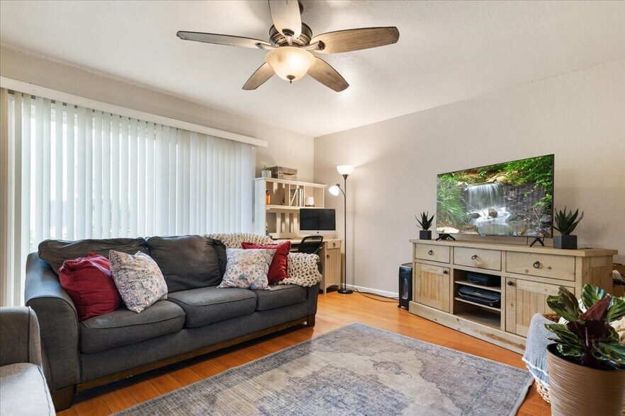 Building Photo - 1581 W Swain Rd