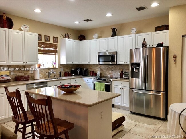 Building Photo - 867 SW 155th Ct