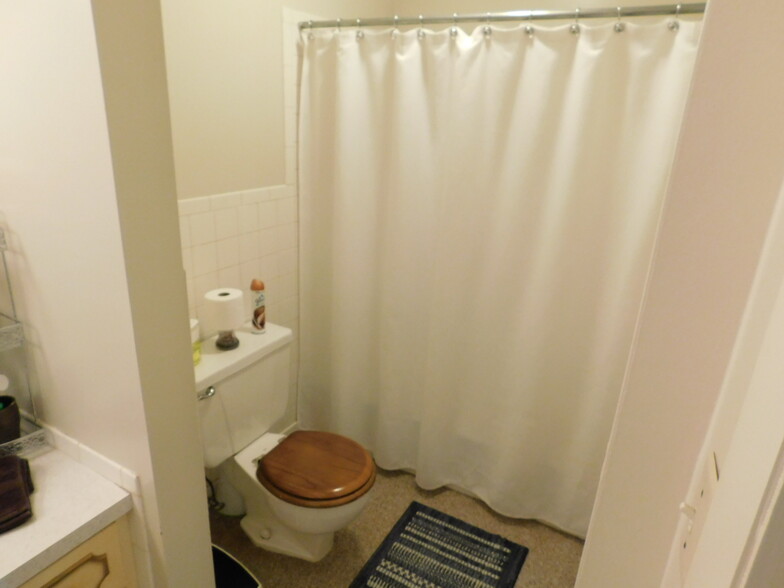 Bathroom - 1553 W Grandview Blvd