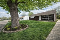 Building Photo - 411 Pinewood Ave