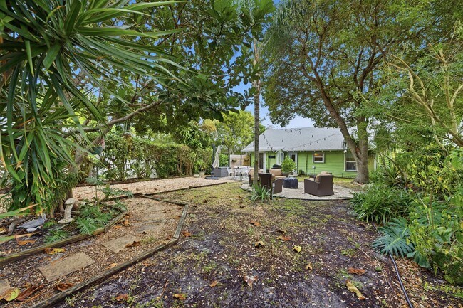 Building Photo - 117 S Palmway