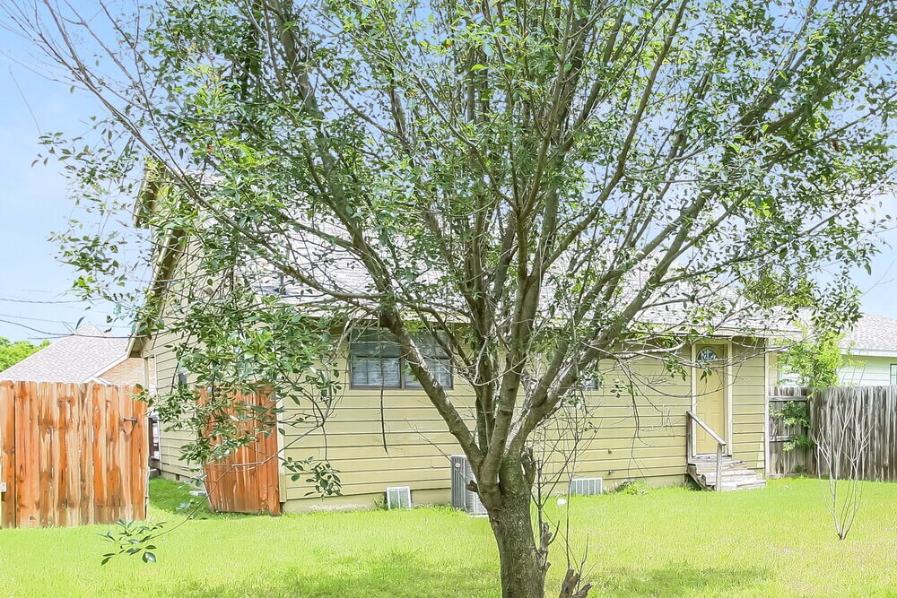 Building Photo - 913 Joe Bailey St