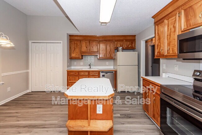 Building Photo - 458 Planters Trace Dr