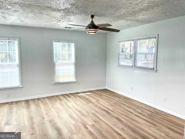 Building Photo - 165 Fieldstone Dr