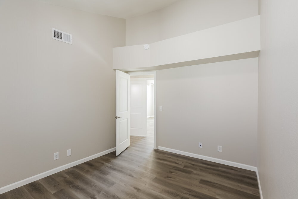 Building Photo - 441 S Maple