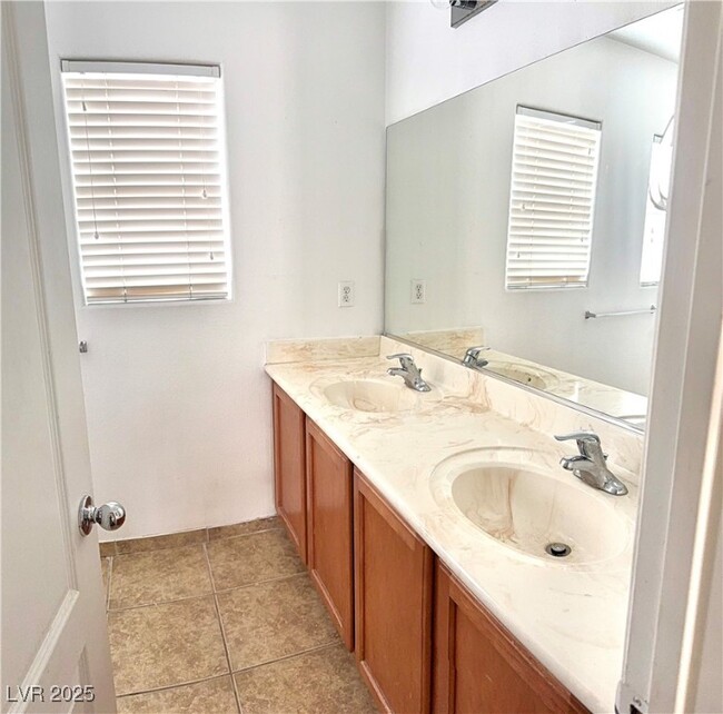 Building Photo - 4019 Benevolent Dr