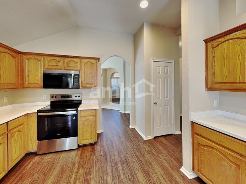 Building Photo - 909 Remington Dr