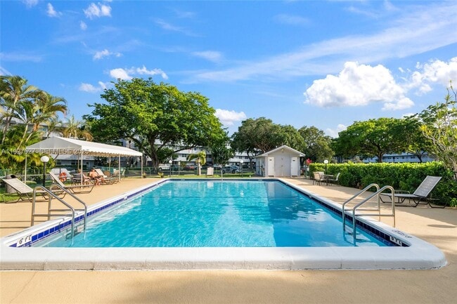 Building Photo - 116 Royal Pk Dr