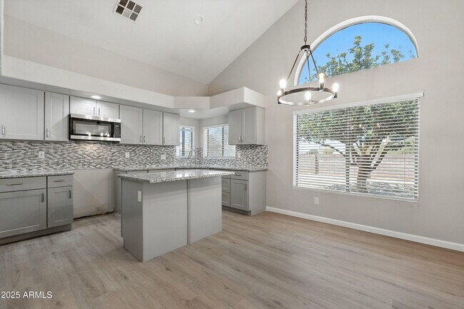 Building Photo - 6412 N 78th Ln