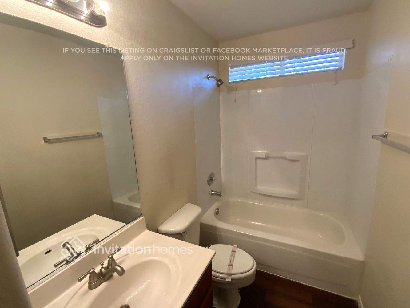 Building Photo - 8030 W Paradise Dr