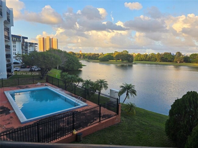 Building Photo - 9688 Fontainebleau Blvd