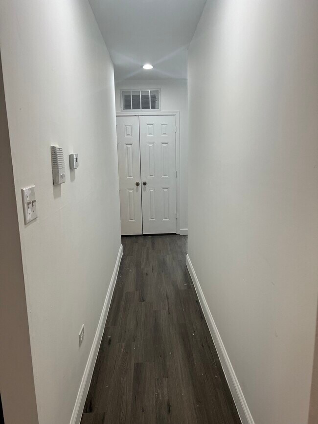 Building Photo - 1453 W Garfield Blvd