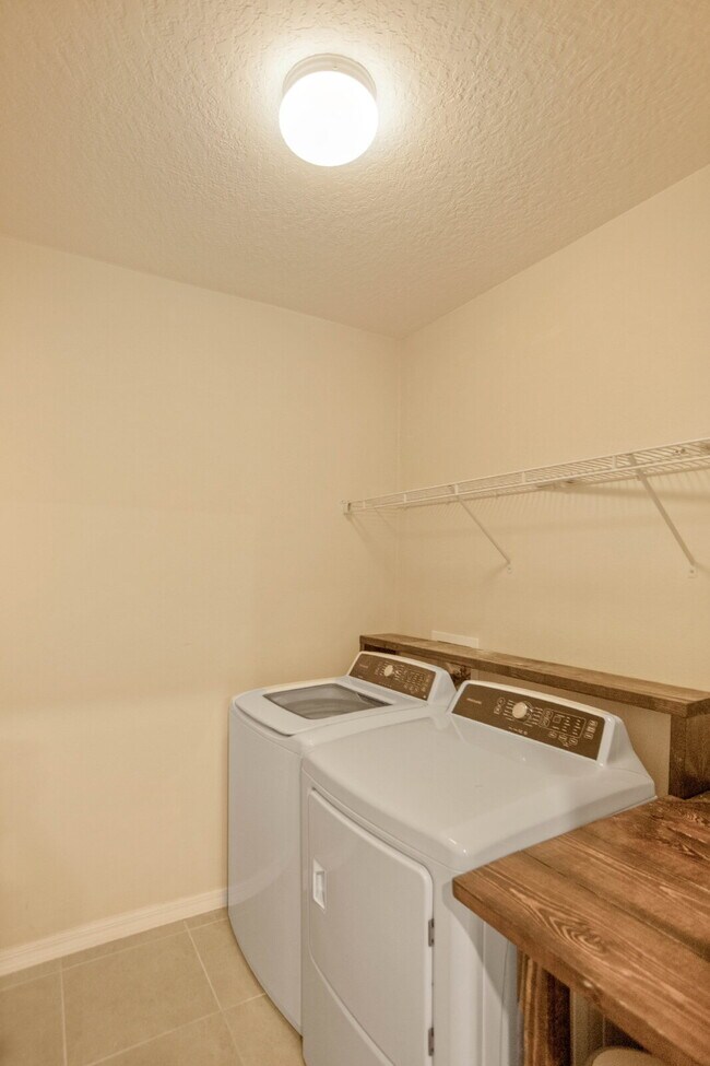 Building Photo - Move-In Ready! Beautiful 4-Bedroom Home with Modern Finishes & Room to Grow