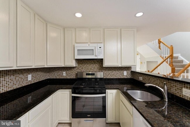 Building Photo - 4869 Benecia Ln