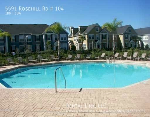 Building Photo - Resort-Style Living Just Minutes from Sies...