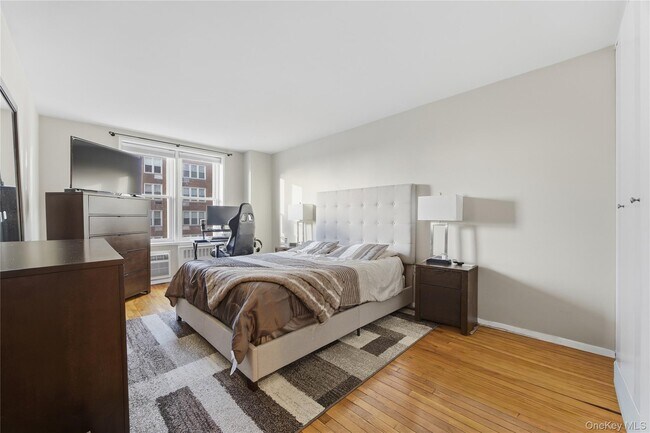 Building Photo - 21 Fairview Ave