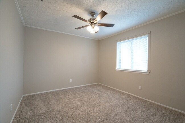 Building Photo - 1121 Via Del Rey