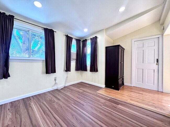 Building Photo - 10 Marrigan St