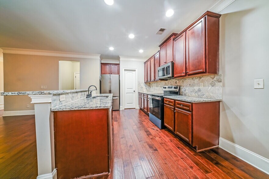 Building Photo - 129 Covington Terrace